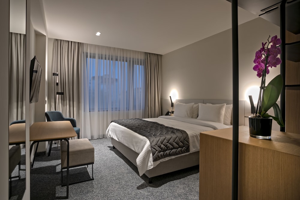 Standard Double Room - Photo 1