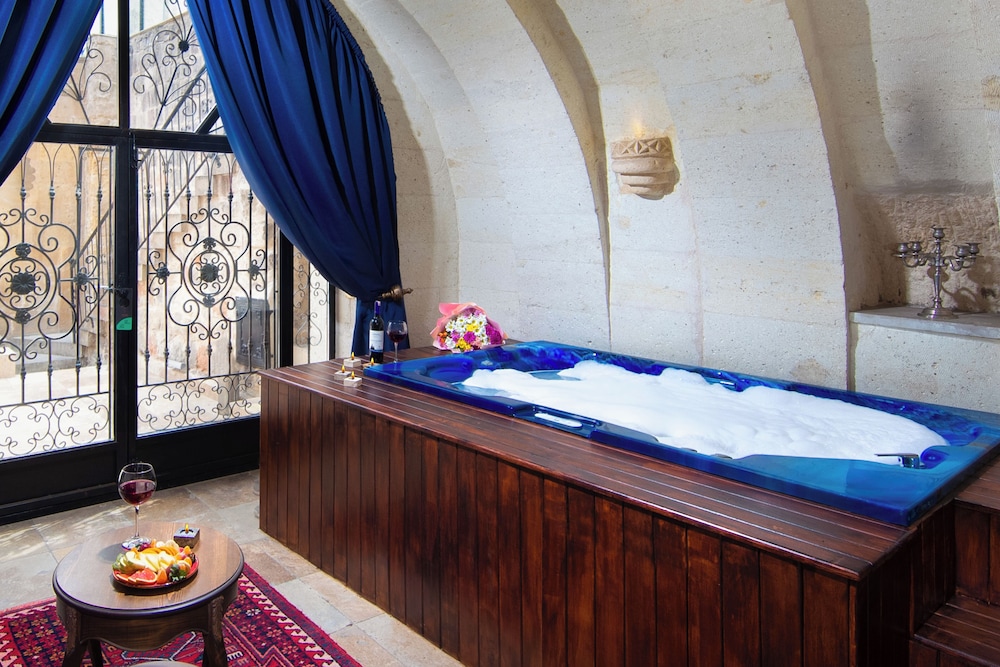 Turca Suite with Jacuzzi and Turkish Bath photo 3