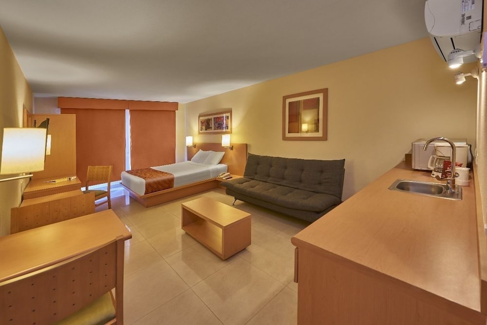 Superior Room, 1 Queen Bed with Sofa bed - Photo 3