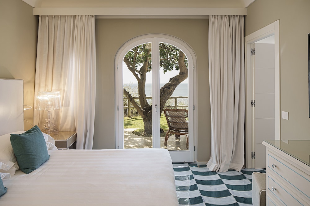 Deluxe Apartment, 2 Bedrooms, Terrace, Sea View photo 1