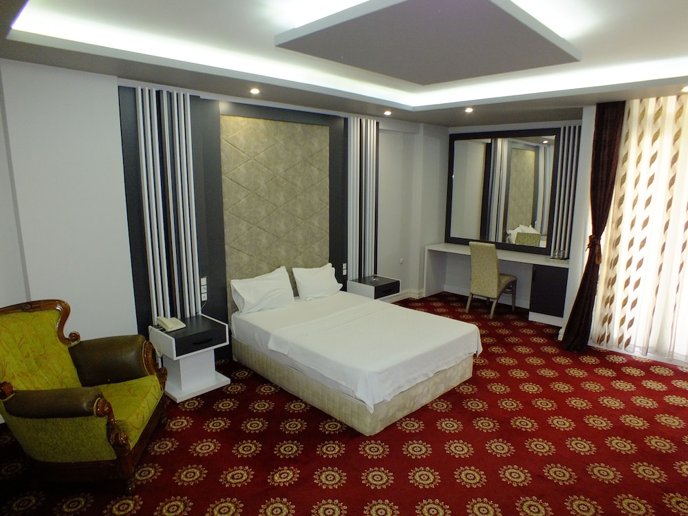Basic Double Room, 1 Double or 2 Twin Beds