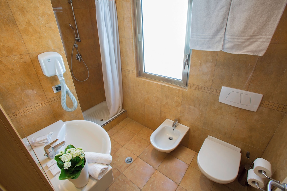 Standard Double or Twin Room photo 2