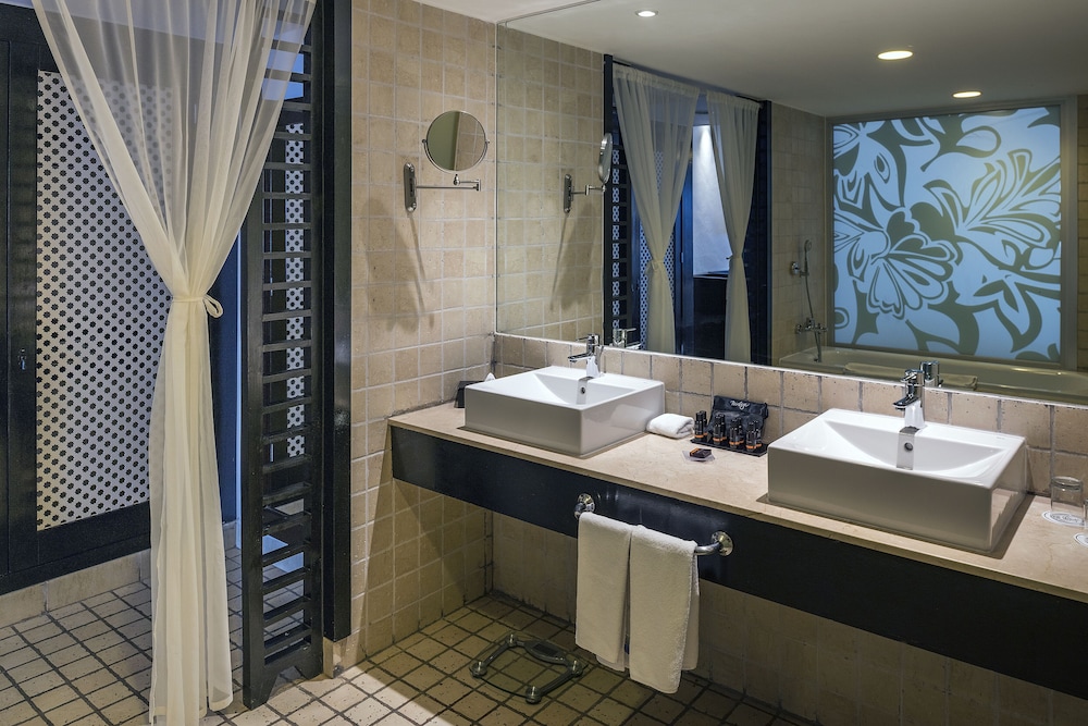 Privilege Master Suite - Photo 5