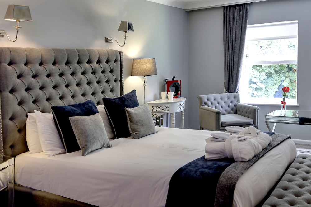 Suite, 1 King Bed, Non Smoking, Jetted Tub photo 2