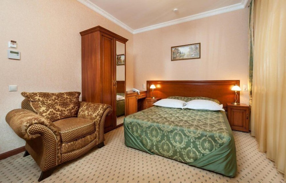 Superior Room, 1 King Bed photo 1