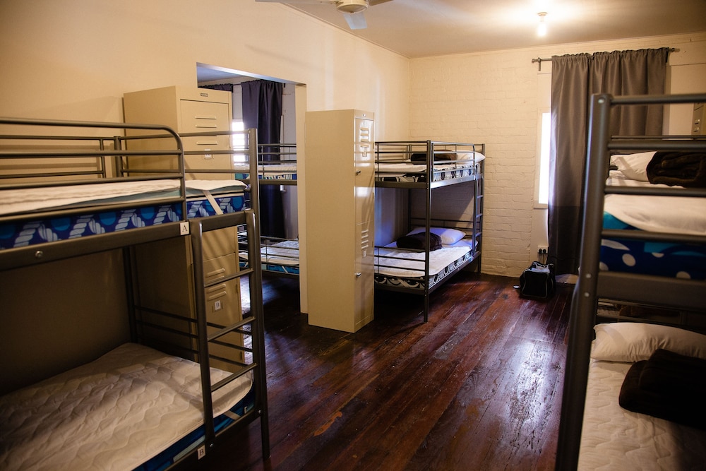 18 Share Mixed Dorm photo 1