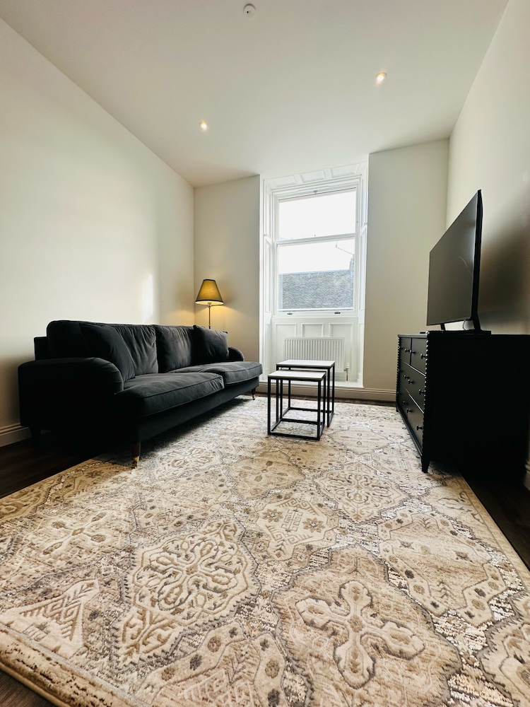 Signature Apartment, 1 Queen Bed, Non Smoking, Private Bathroom, photo 6