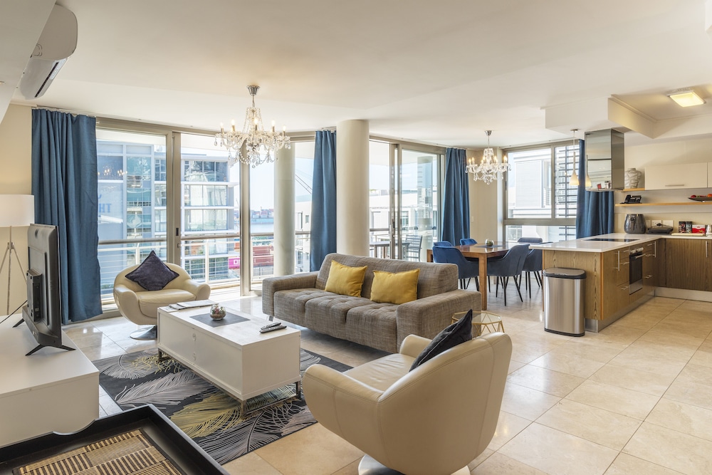 Presidential Apartment, 1 Bedroom, Kitchen, Canal View