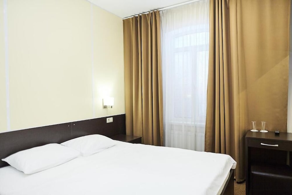 Economy Double or Twin Room, No Windows photo 1