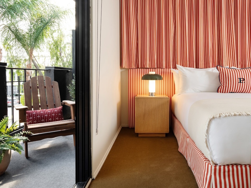 Deluxe Room, 1 King Bed, Terrace photo 2