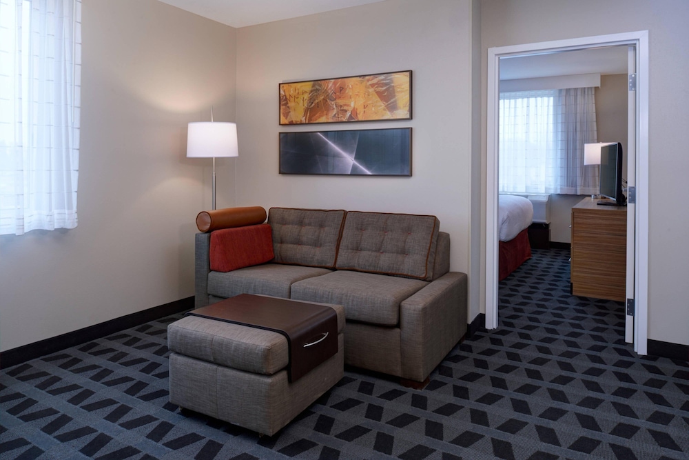 Suite, 1 Bedroom (Mobility/Hearing Accessible, Tub) - Photo 6