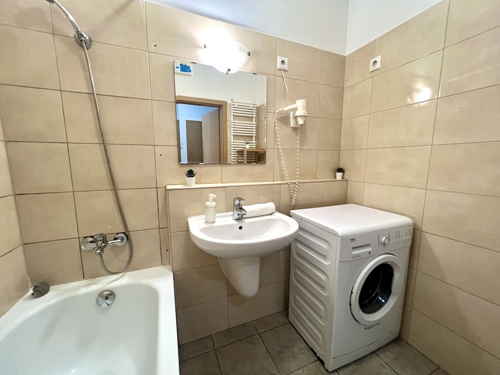 Three Bedroom Apartment - Photo 9