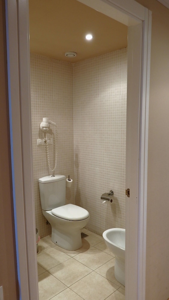 Standard Double Room Single Use - Photo 12