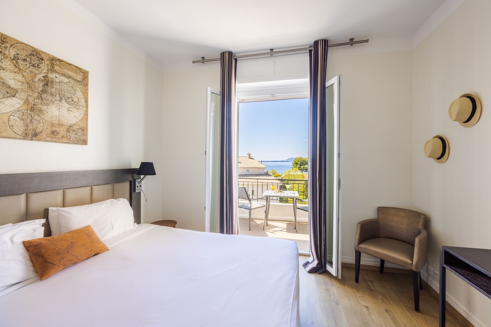 Standard Double Room, Balcony, Partial Sea View photo 1