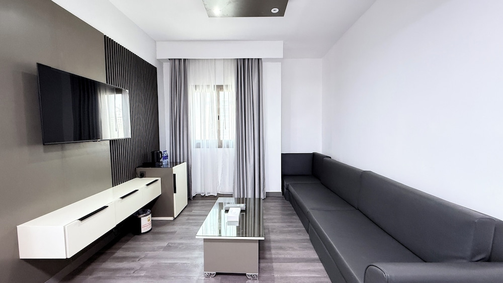 Deluxe Double Room, 1 King Bed photo 2