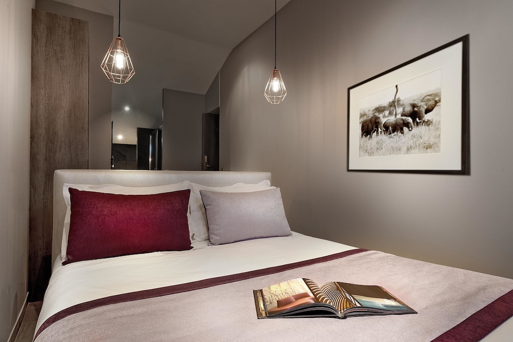 Executive Room, 1 Queen Bed, Non Smoking - Photo 4