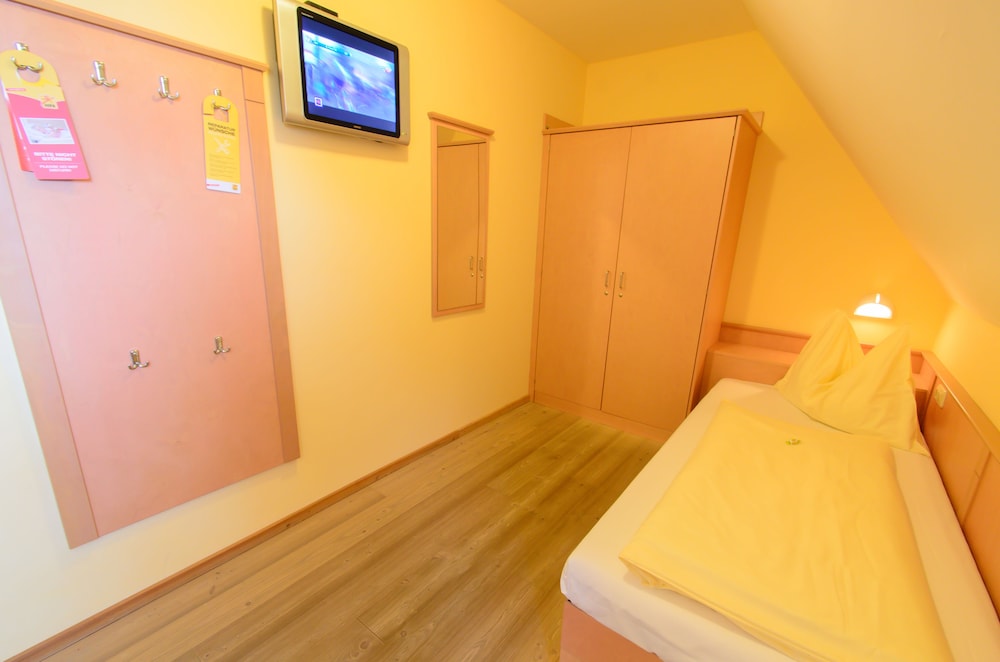 Single Room photo 2