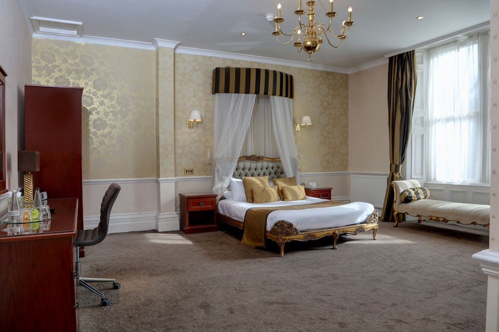 Suite, 1 King Bed photo 2