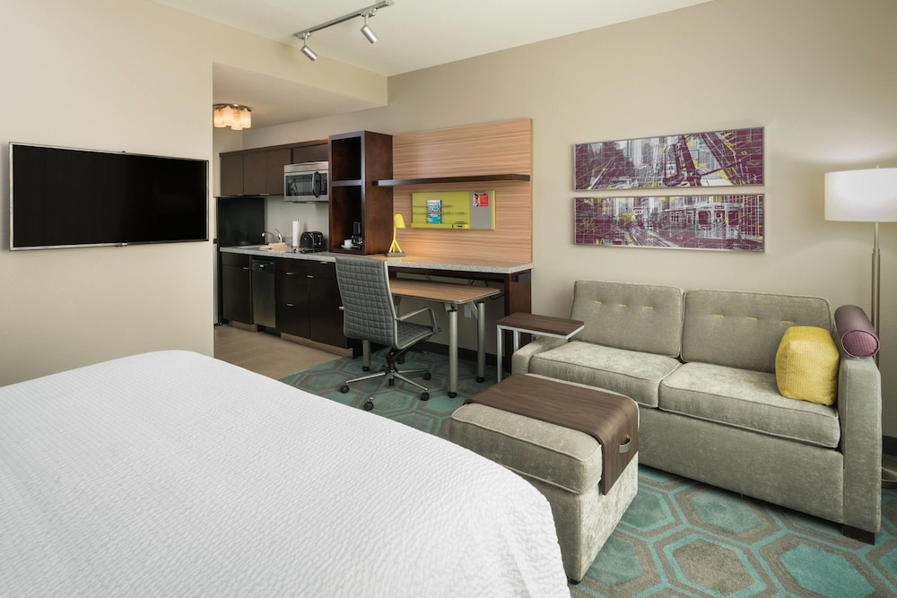 Executive Studio, 1 King Bed with Sofa bed (Mobility Accessible, Roll-In Shower) photo 2