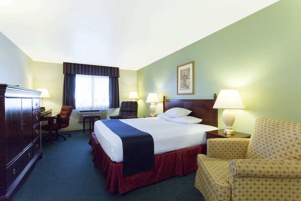 Room, 1 Double Bed, Non Smoking (Offsite) - Photo 1