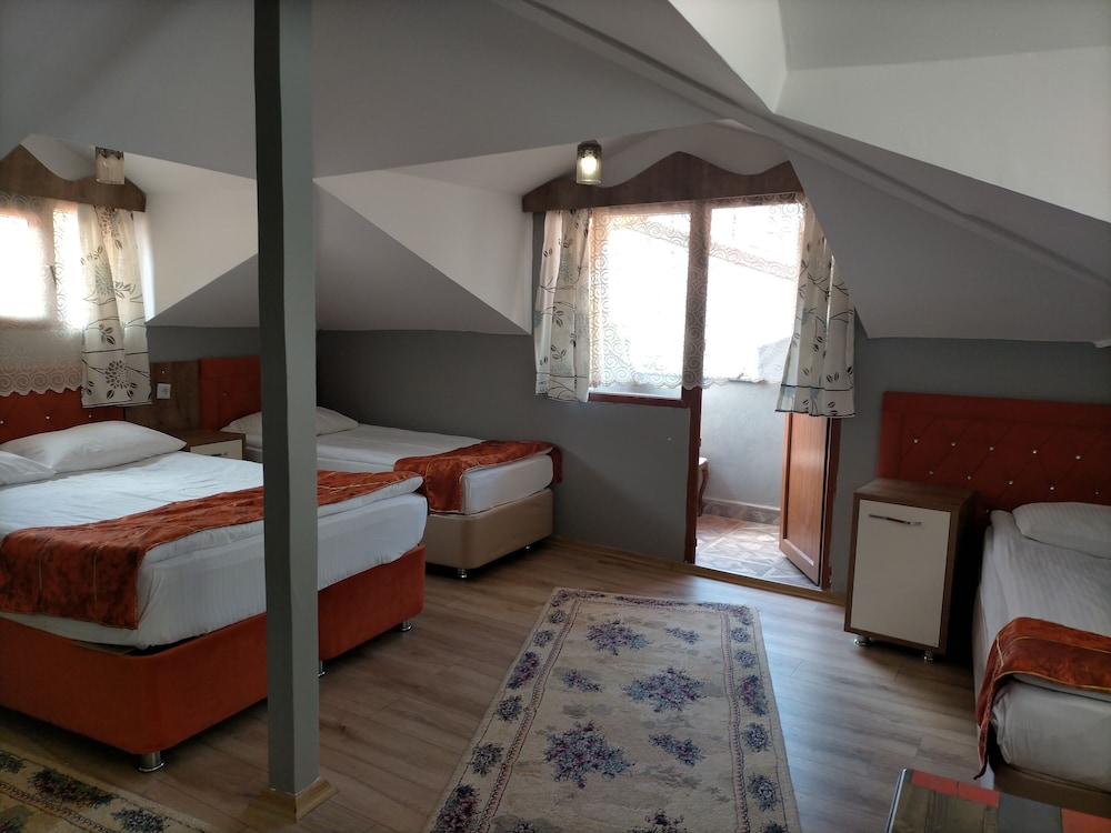Family Quadruple Room photo 1