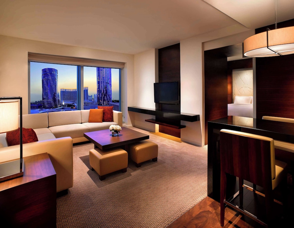 Grand Suite Twin with Club Access - Photo 5
