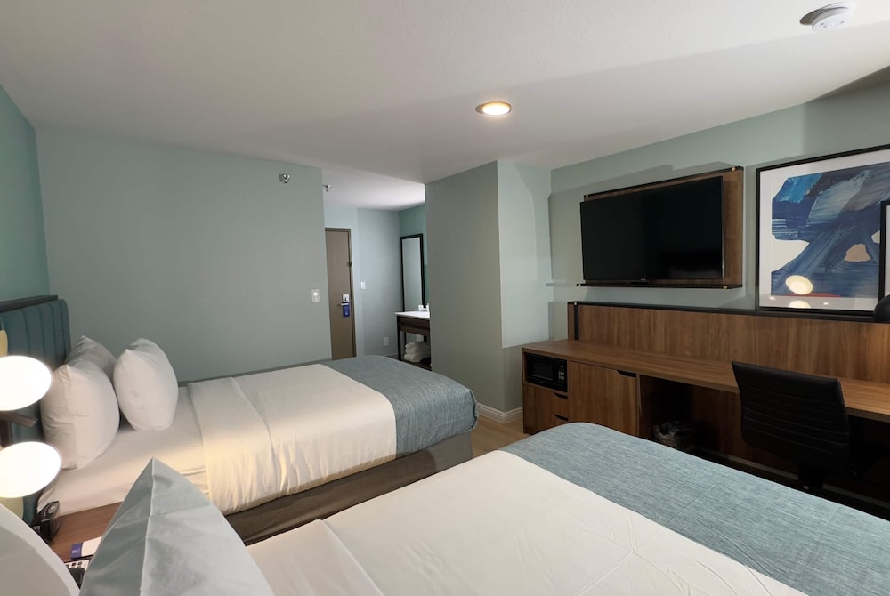 Room, 2 Queen Beds, Non Smoking - Photo 9