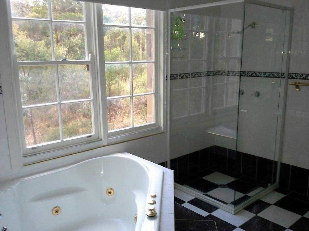House, 2 Bedrooms, Valley View photo 2