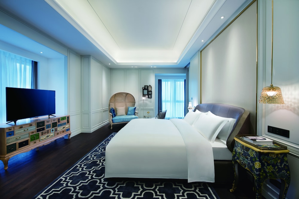 Premium Room, 1 King Bed, Club Lounge Access (Luxury)