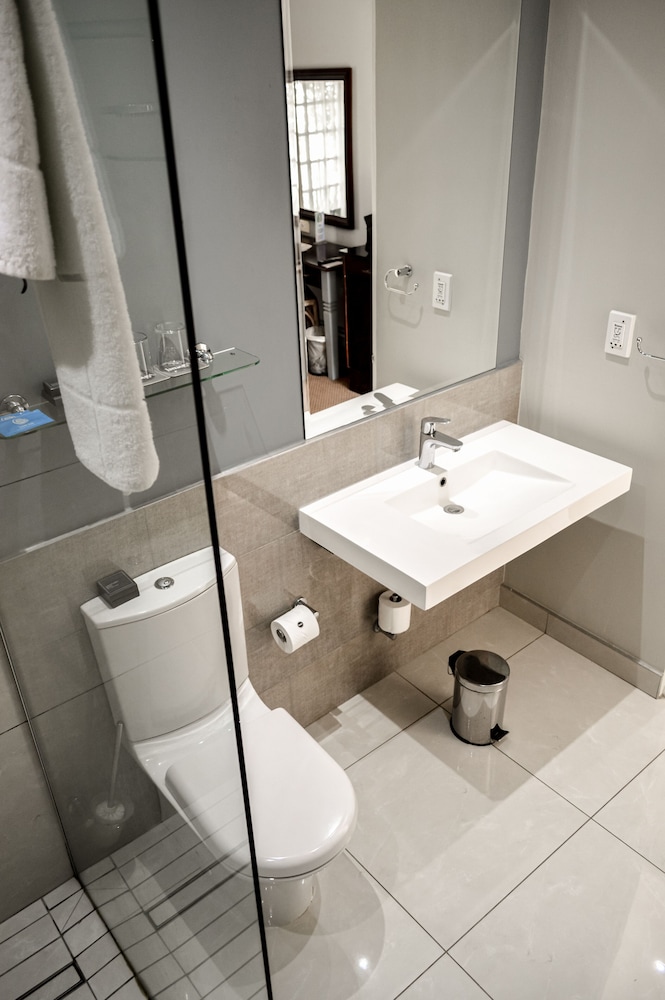 Standard Twin Room - Photo 2