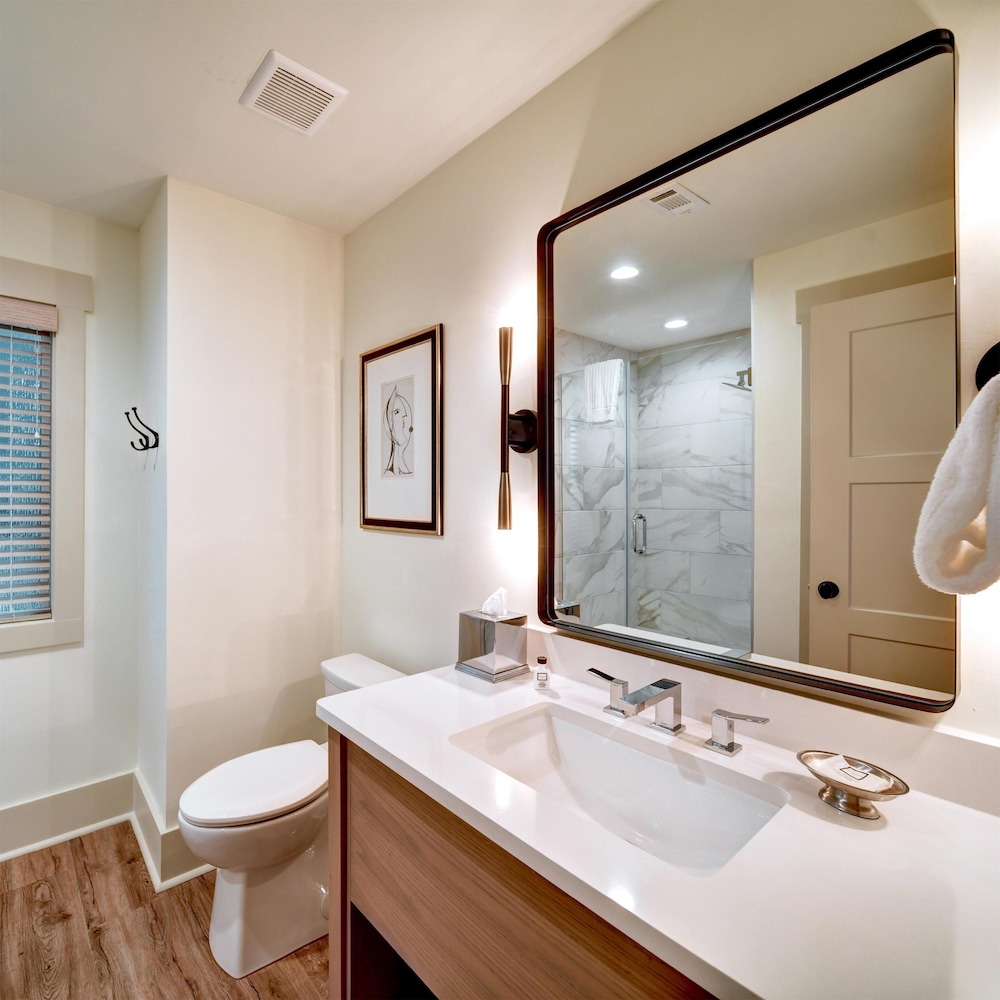 Standard Room, 2 Queen Beds - Photo 12