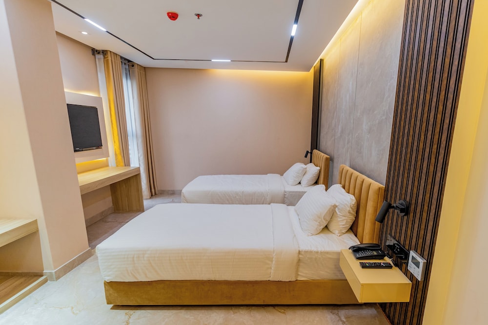 Deluxe Twin Room, City View photo 3