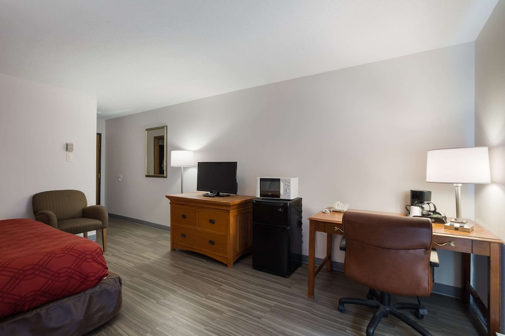 Suite, 1 King Bed, Accessible, Non Smoking - Photo 3