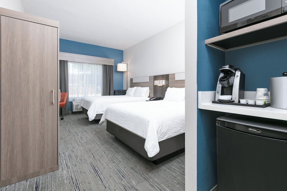Standard Room, 2 Queen Beds - Photo 1