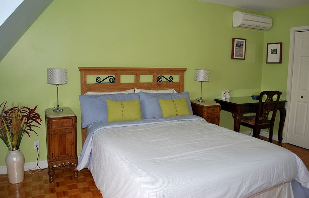 Deluxe Room, 1 Queen Bed, Private Bathroom, River View (Calla) photo 2