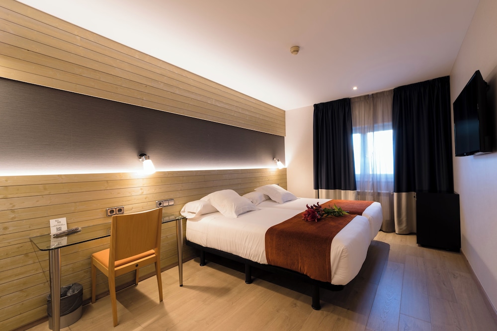 Twin Room - Photo 5