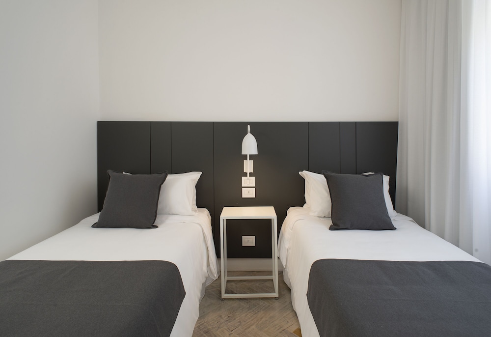 Studio, 2 Twin Beds