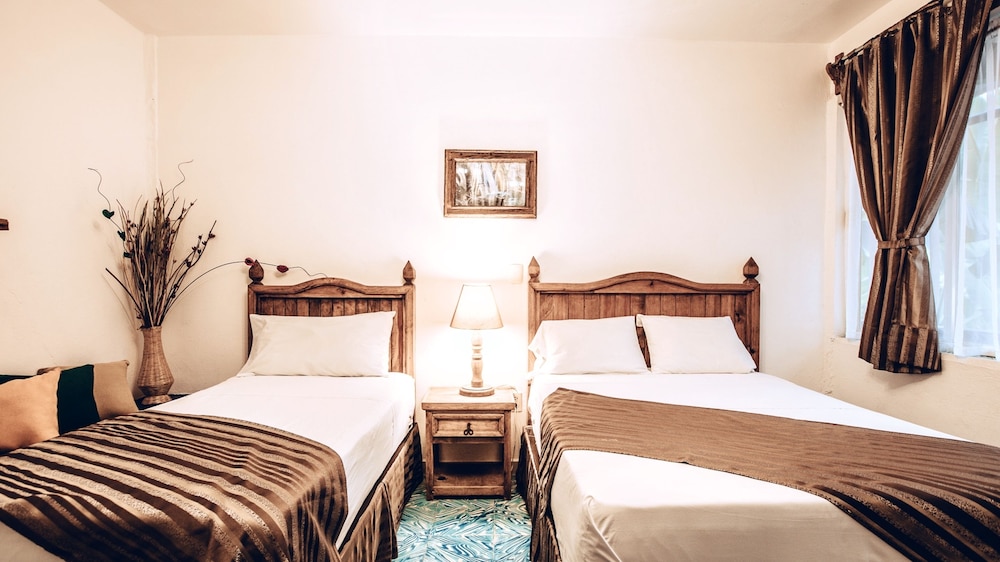 Traditional Double Room, Multiple Beds, Park View photo 3