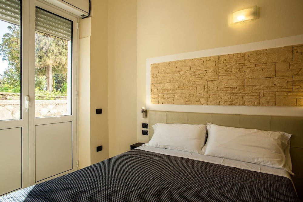Standard Double Room, Hill View - Photo 8