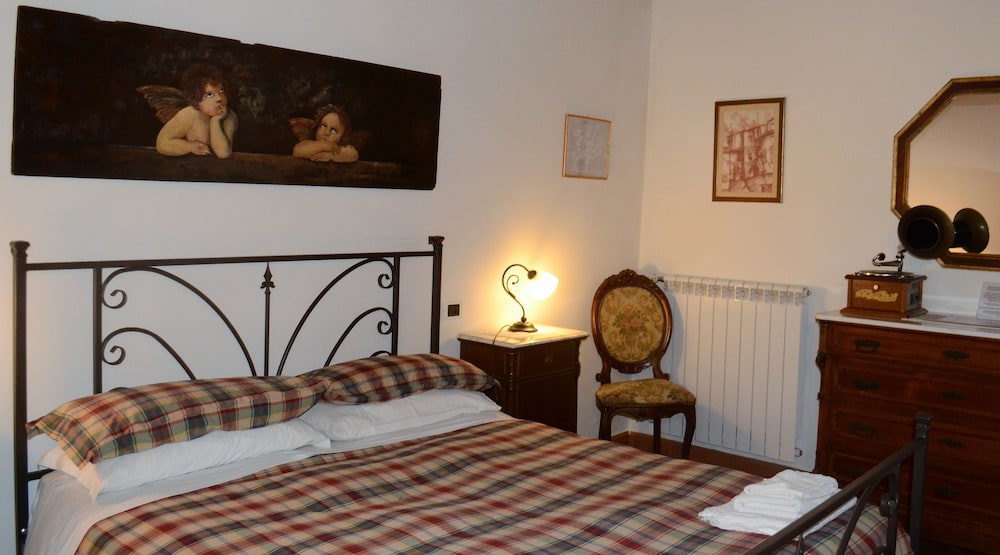 Double Room, Shared Bathroom photo 1