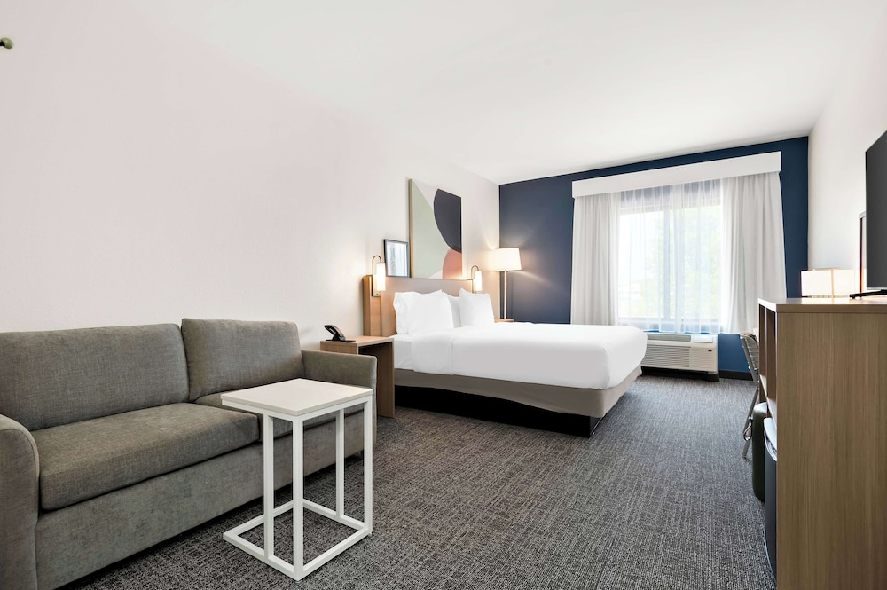Room, 1 King Bed, Accessible, Bathtub (Mobility) - Photo 2