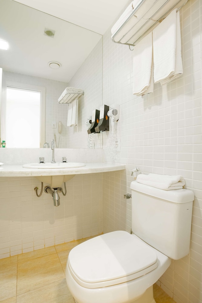 Standard Room, 2 Twin Beds, Balcony, Ocean View - Photo 8