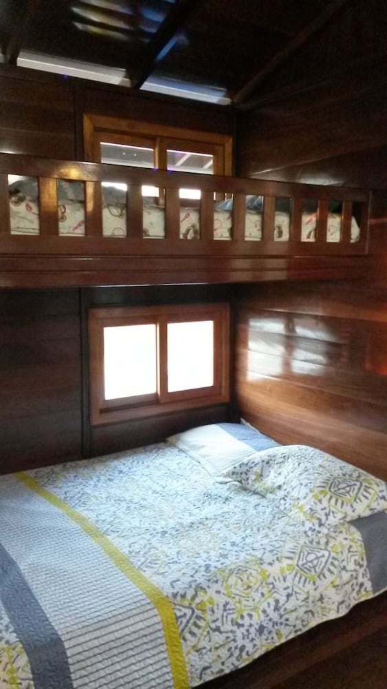 Romantic Cabin, 1 Bedroom, Accessible, Lakeside photo 2