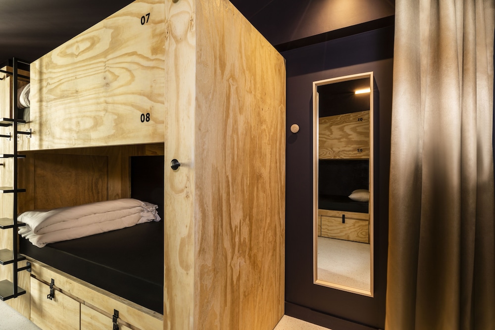 1 Lit dans une chambre partagée de 6 à 8 personnes photo 2