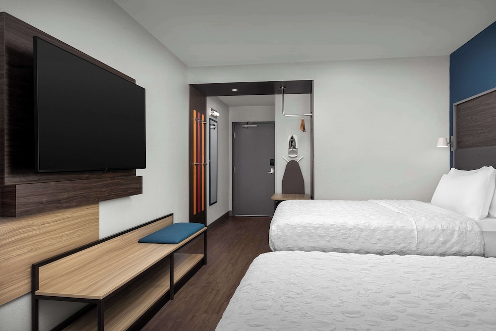 Room, 2 Queen Beds photo 2