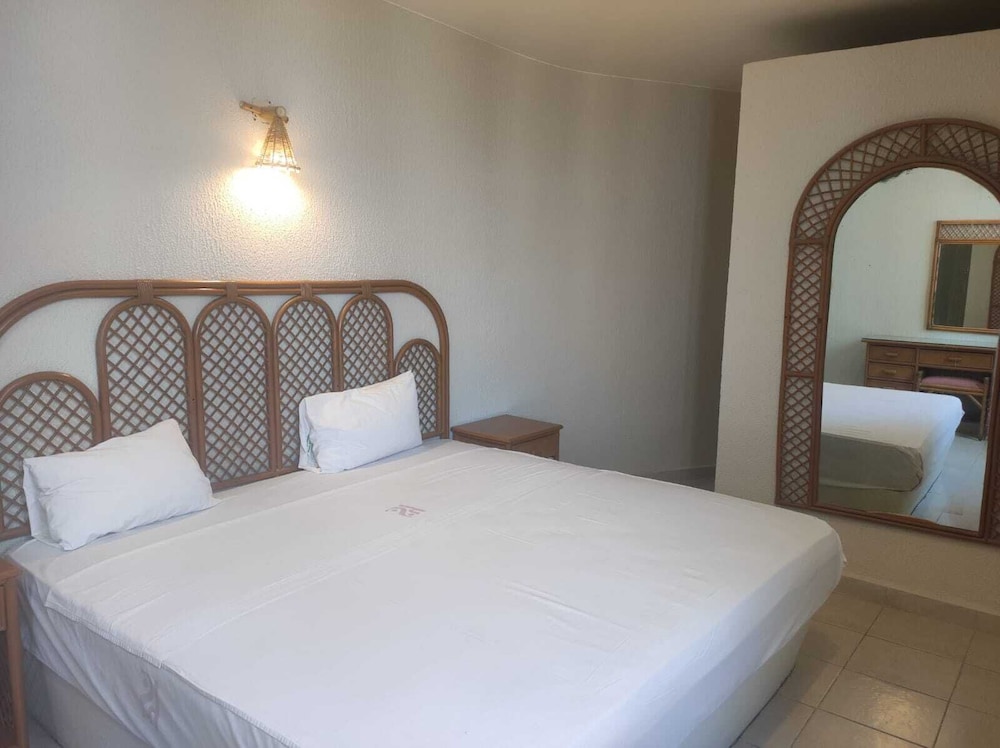 Deluxe Studio, 1 King Bed photo 1