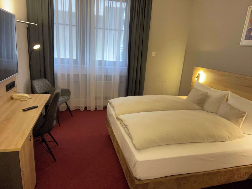 Superior Room, 1 Queen Bed - Photo 3