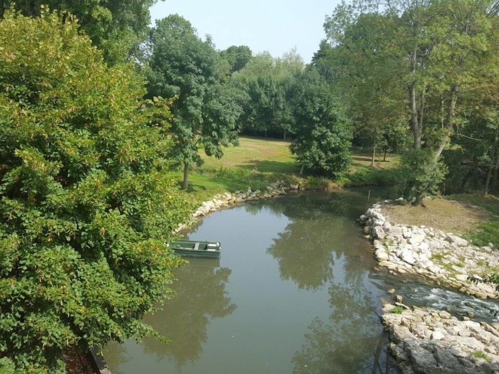 Comfort Double Room, Private Bathroom, River View (Chambre Chinon) photo 2