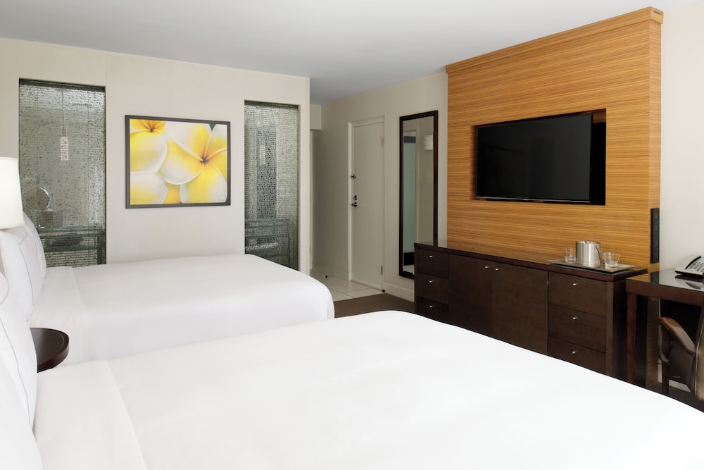 Room, 2 Double Beds, City View