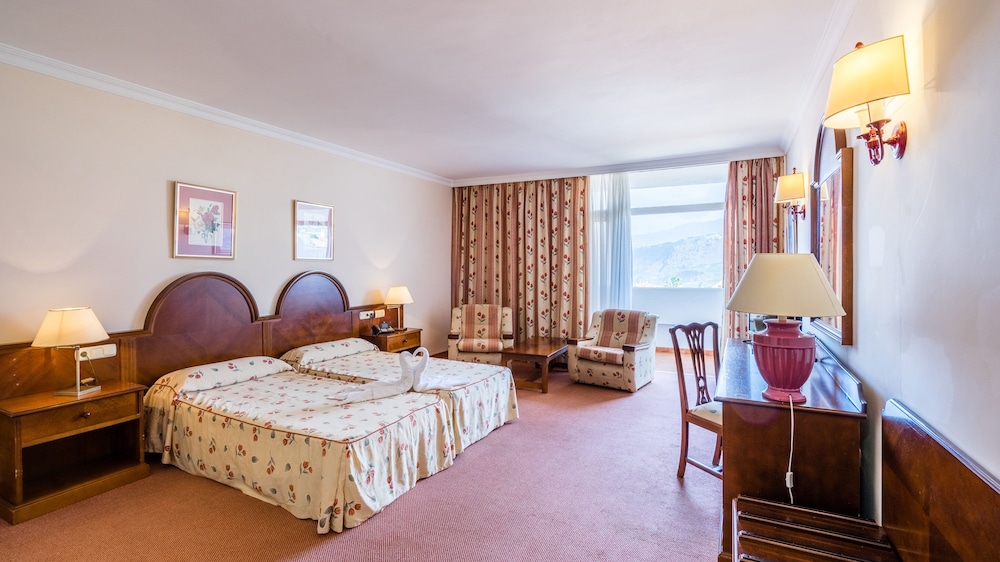 Habitación Doble, Vista al Mar (2 Adultos + 1 Niño)
